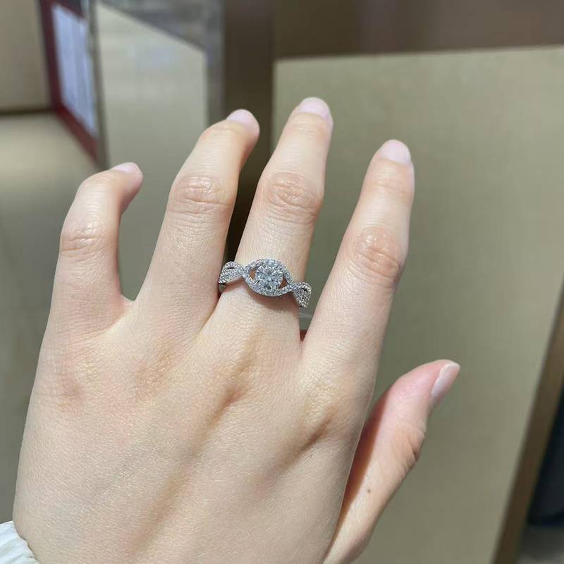 Twisted arm circular four claw women's ring S925 silver plated platinum custom selection main stone moissanite diamond 0.8ct/secondary stone high carbon diamond